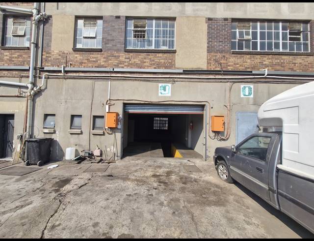 133M² WAREHOUSE TO LET IN DENVER